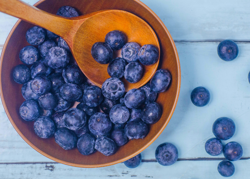 blueberries in wooden bowl.