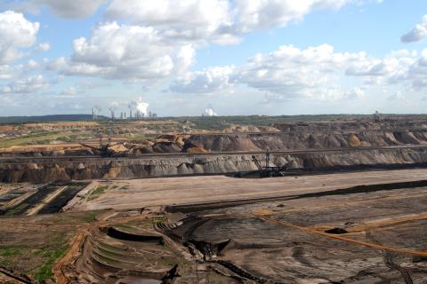  A team of researchers at Ohio University are developing renewable building materials from a resource that’s abundant in southeastern Ohio: coal waste.