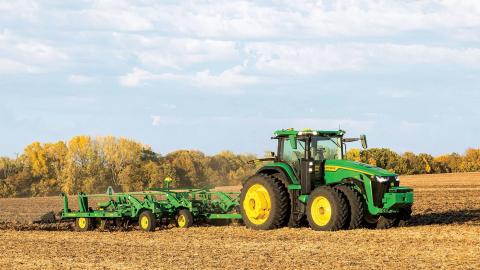  John Deere's autonomous tractor was announced last year. Experts predict the technology will be widely adopted in the coming years. 