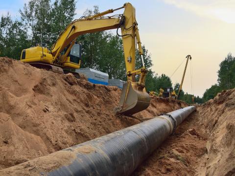 Ohio workers excavate a pipe.