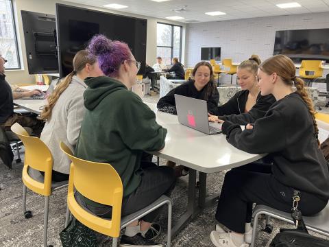 Students at Tiffin University discuss a cold case.